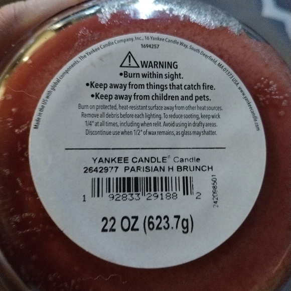 22 oz Yankee Candle - Parisian Holiday Brunch - Picture 2 of 2